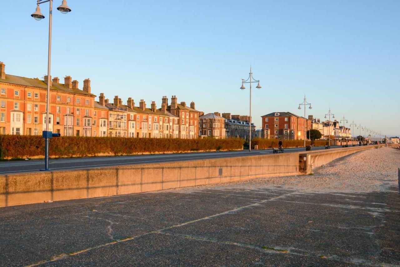 Sea Views Stunning 2 Bedroom Apartment # Lowestoft Exterior photo